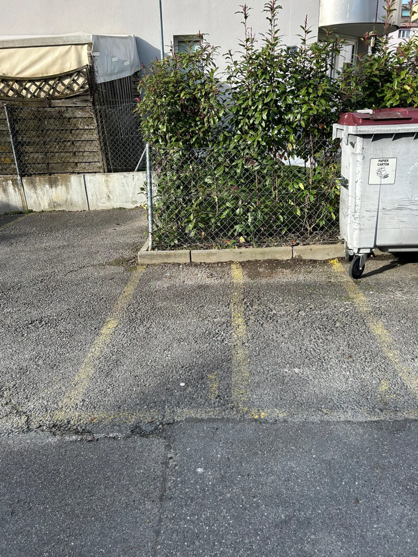 Außen-Motorradparkplatz - Foto 2 von 2