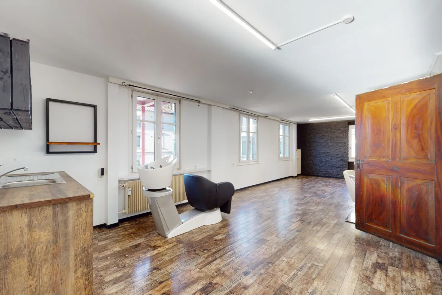 Maison multifamiliale avec espace commercial ? Central et rentable - Photo 4 sur 13