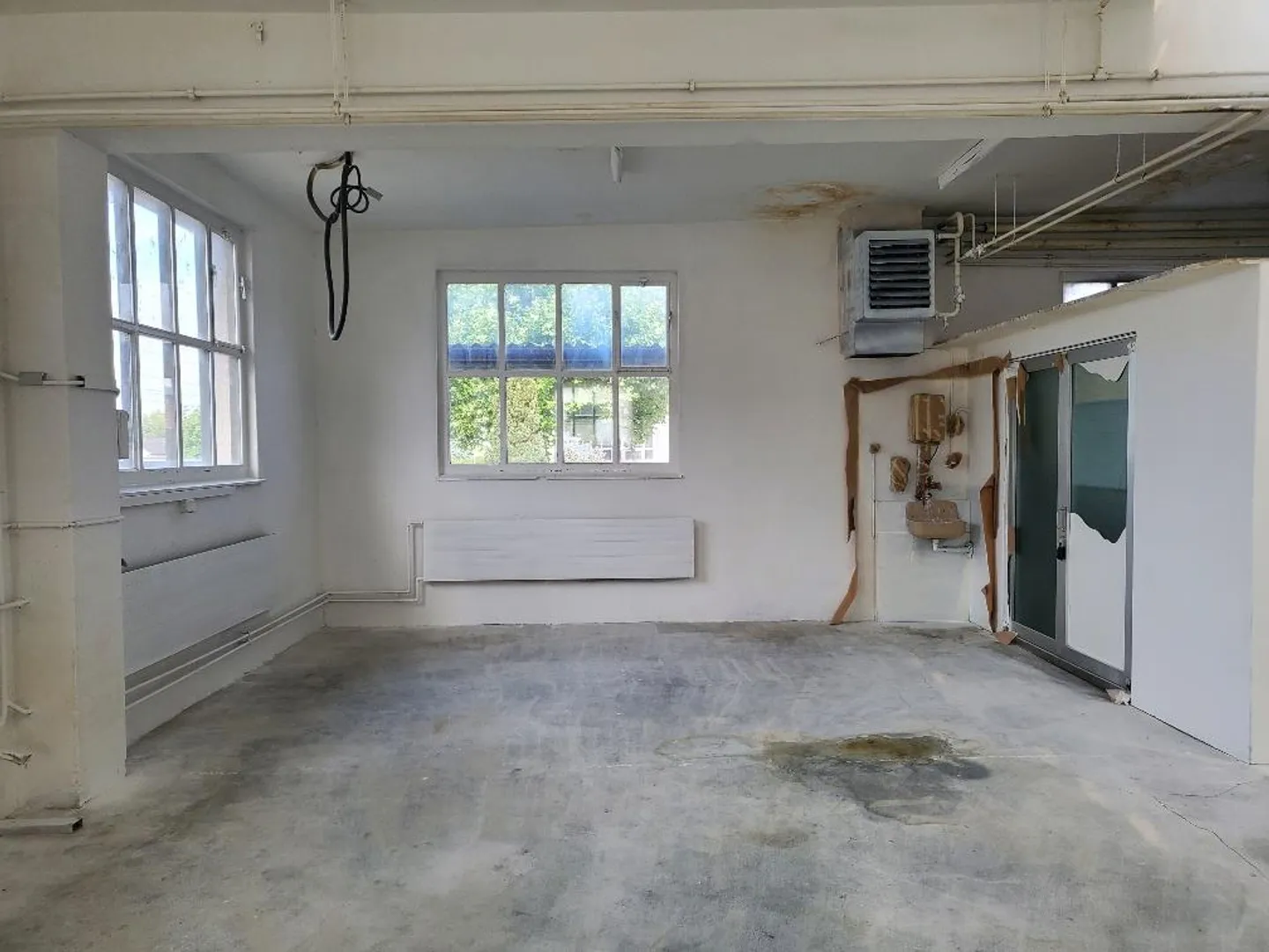 Commercial Hall Storage Workshop Studio Ground Level Accessible approx. 180m2 - Photo 3 of 23