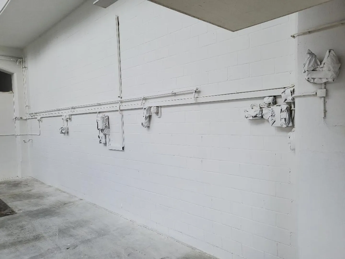 Commercial Hall Storage Workshop Studio Ground Level Accessible approx. 180m2 - Photo 5 of 23