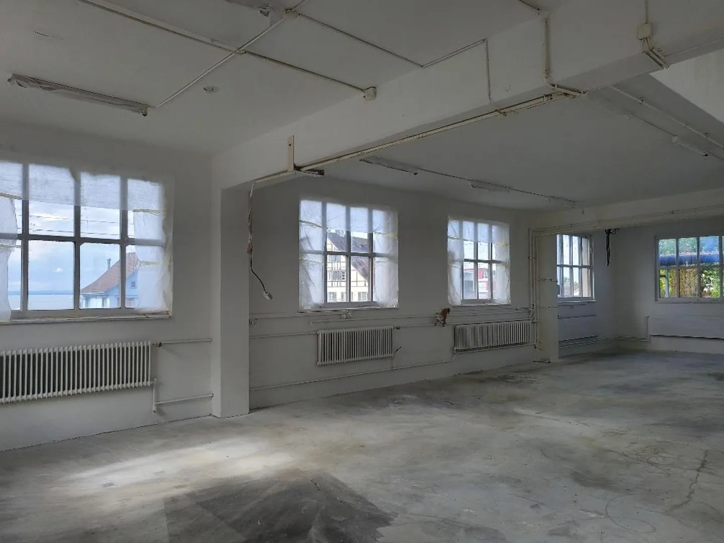 Commercial Hall Storage Workshop Studio Ground Level Accessible approx. 180m2 - Photo 7 of 23