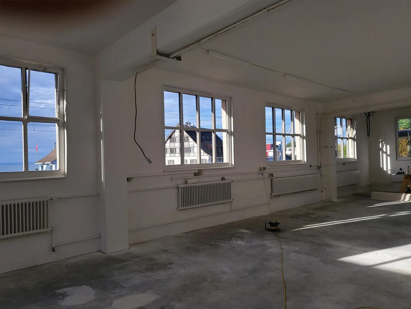 Commercial Hall Storage Workshop Studio Ground Level Accessible approx. 180m2 - Photo 12 of 23