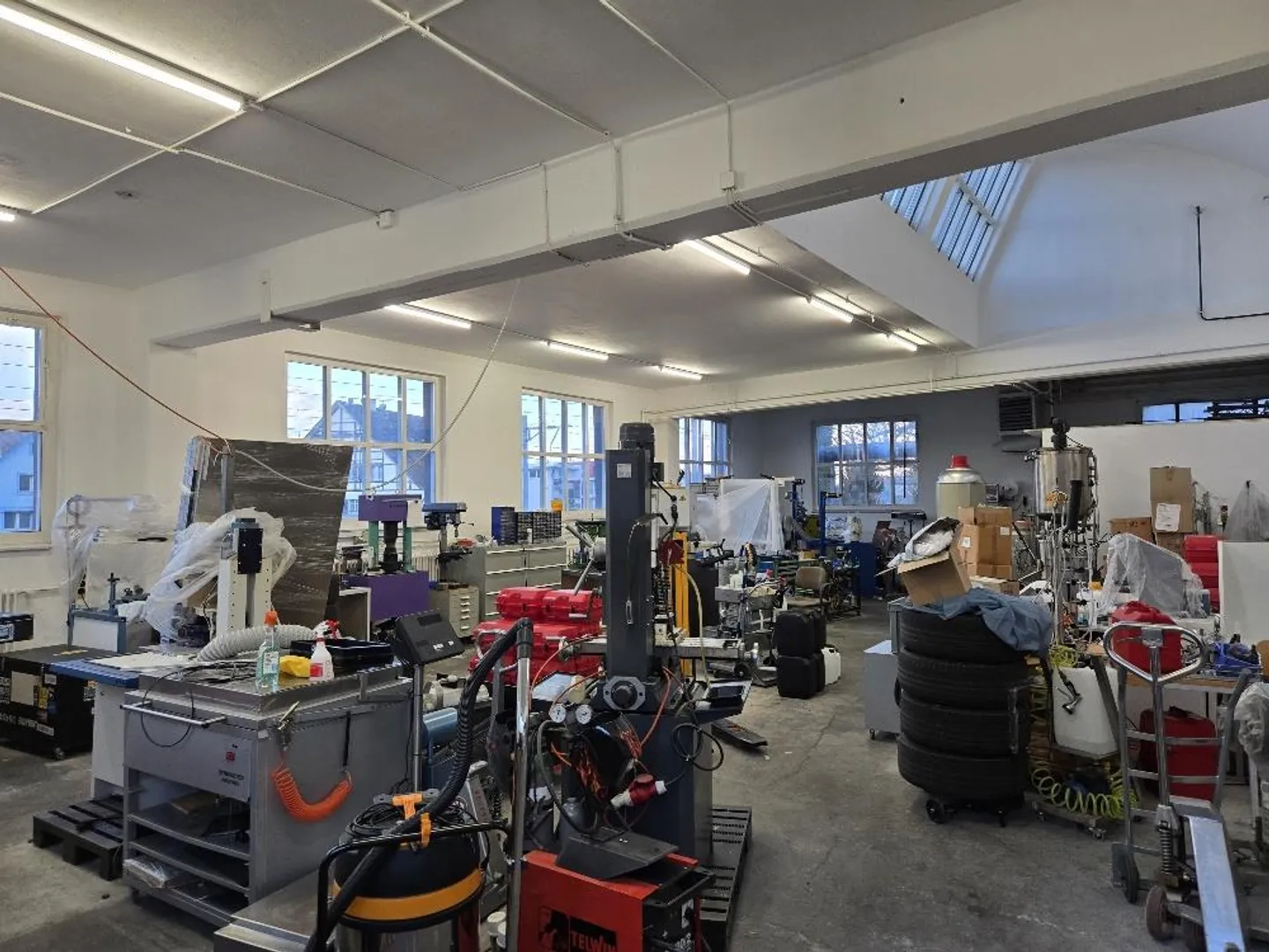 Commercial Hall Storage Workshop Studio Ground Level Accessible approx. 180m2 - Photo 13 of 23