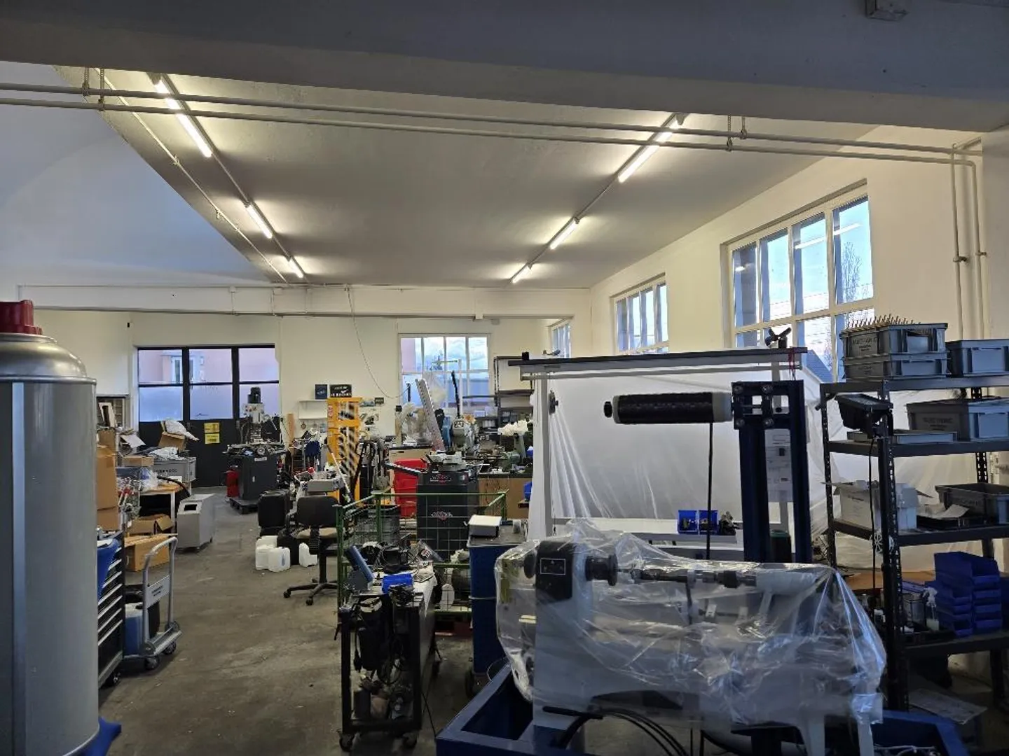 Commercial Hall Storage Workshop Studio Ground Level Accessible approx. 180m2 - Photo 14 of 23