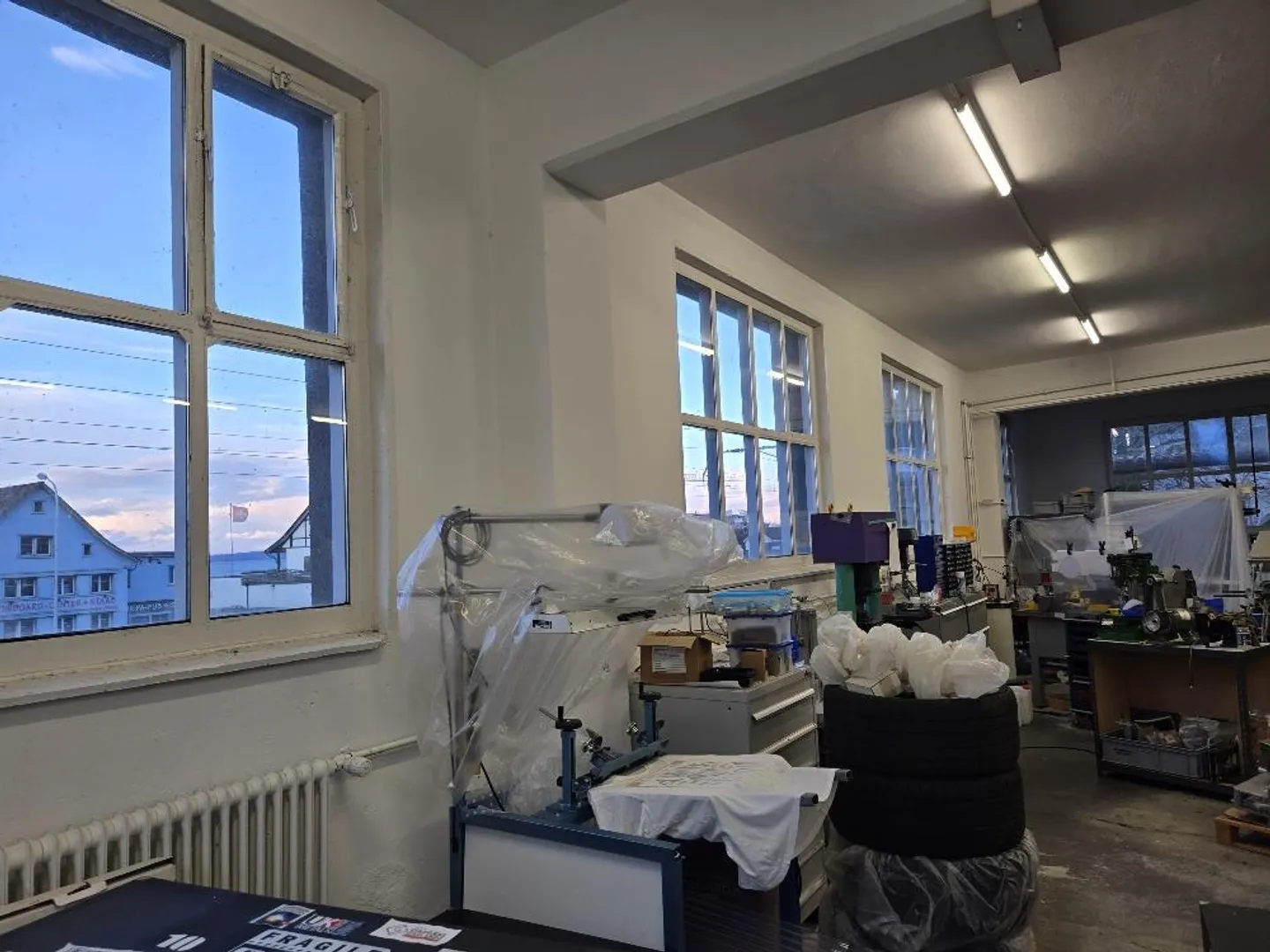 Commercial Hall Storage Workshop Studio Ground Level Accessible approx. 180m2 - Photo 16 of 23