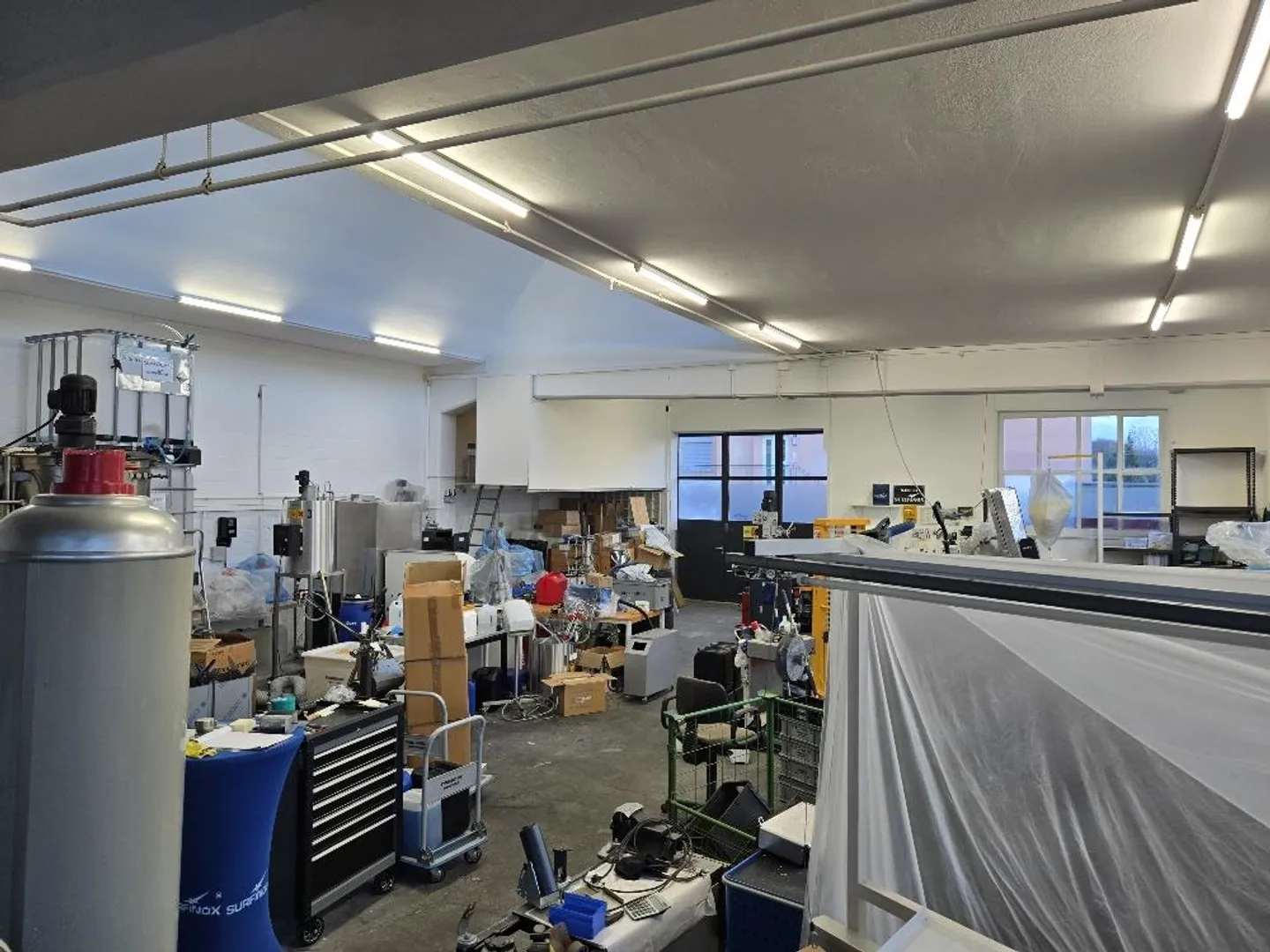 Commercial Hall Storage Workshop Studio Ground Level Accessible approx. 180m2 - Photo 20 of 23