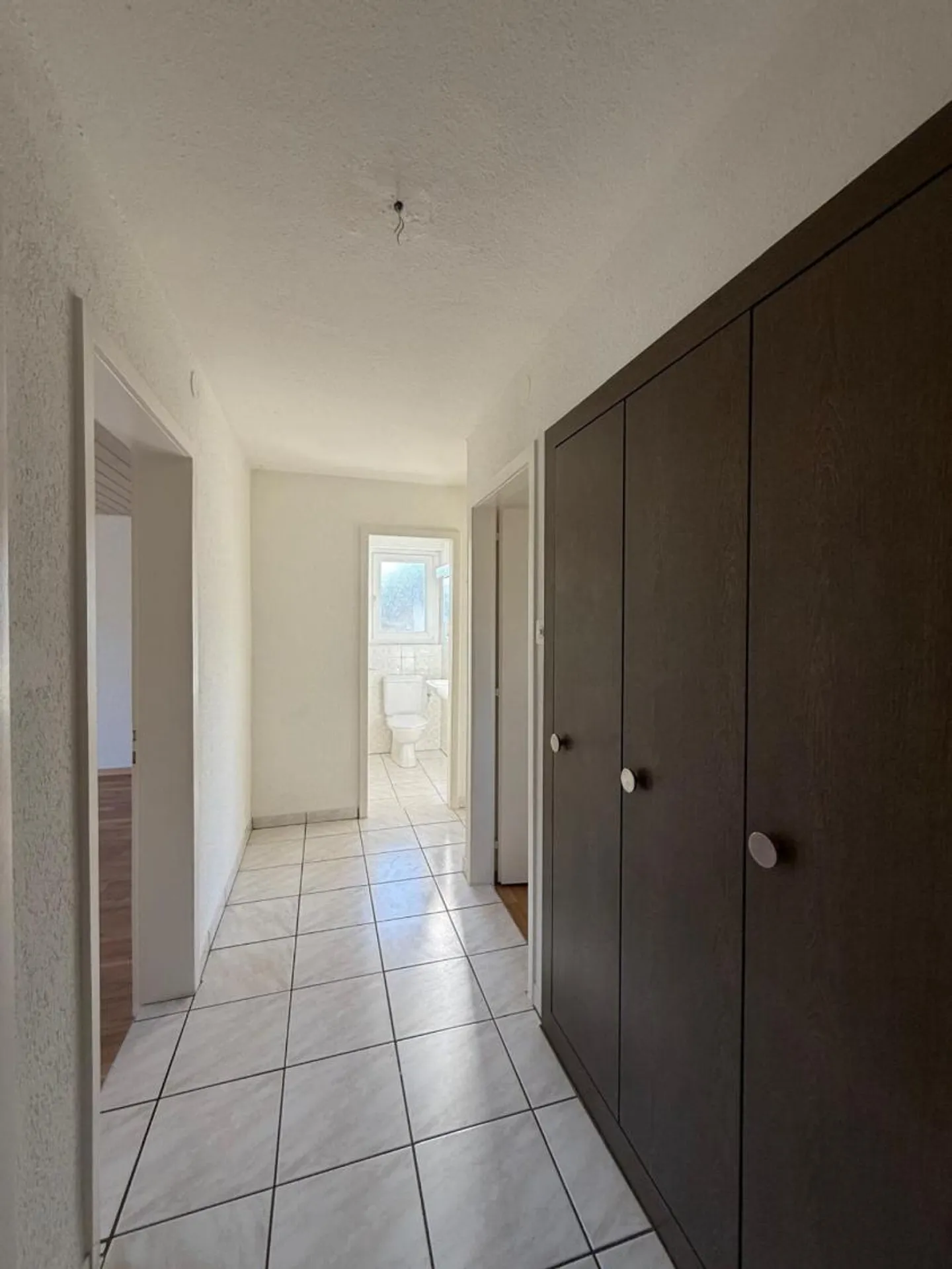 Charming Apartment with Balconies - Photo 4 of 7