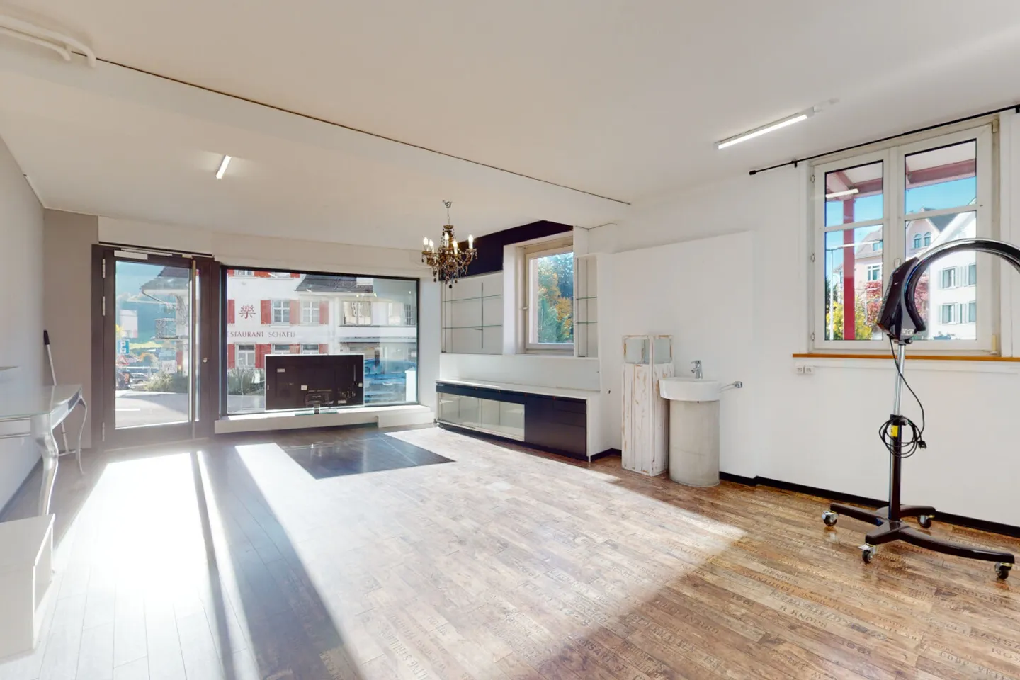 Maison multifamiliale avec espace commercial ? Central et rentable - Photo 5 sur 13