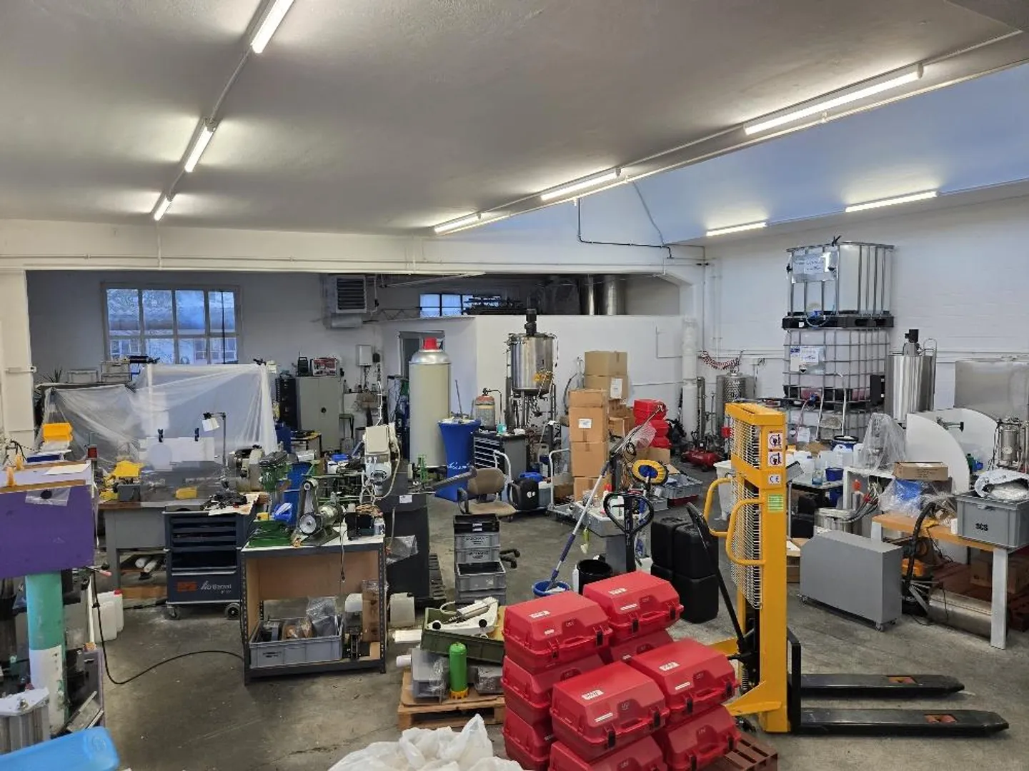 Commercial Hall Storage Workshop Studio Ground Level Accessible approx. 180m2 - Photo 22 of 23