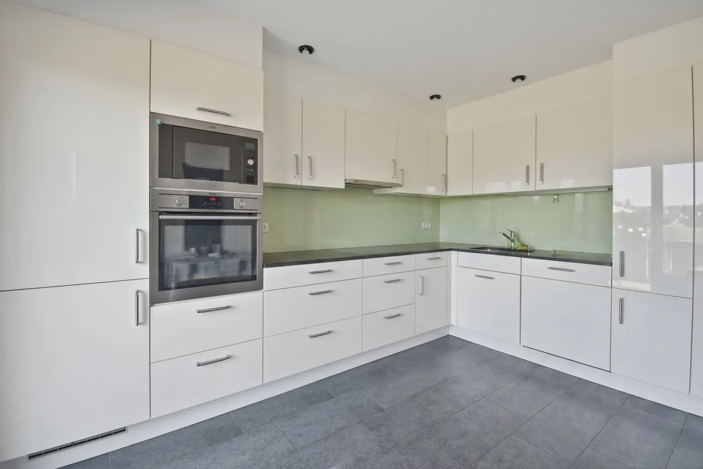 Moderne Wohnung mit Zusatzraum - Foto 3 von 11