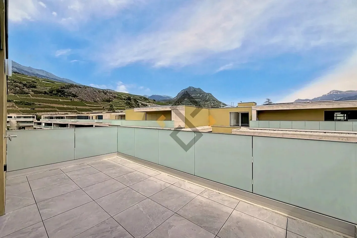 Modernes Apartment mit Bergblick - Foto 1 von 8