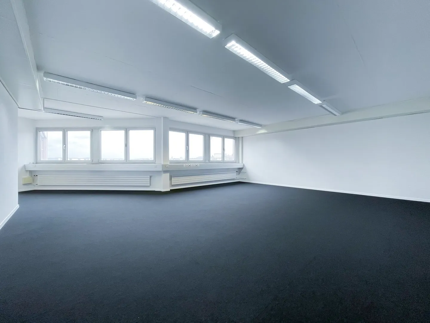 Bureau moderne avec espace supplémentaire à louer - Photo 1 sur 6