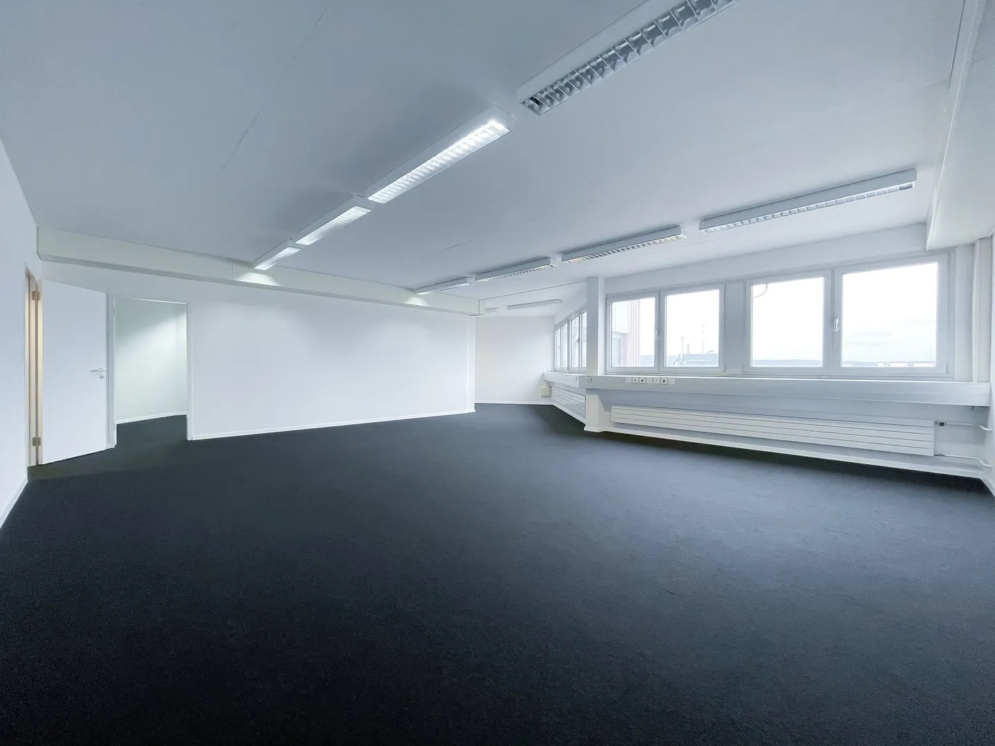 Bureau moderne avec espace supplémentaire à louer - Photo 2 sur 6