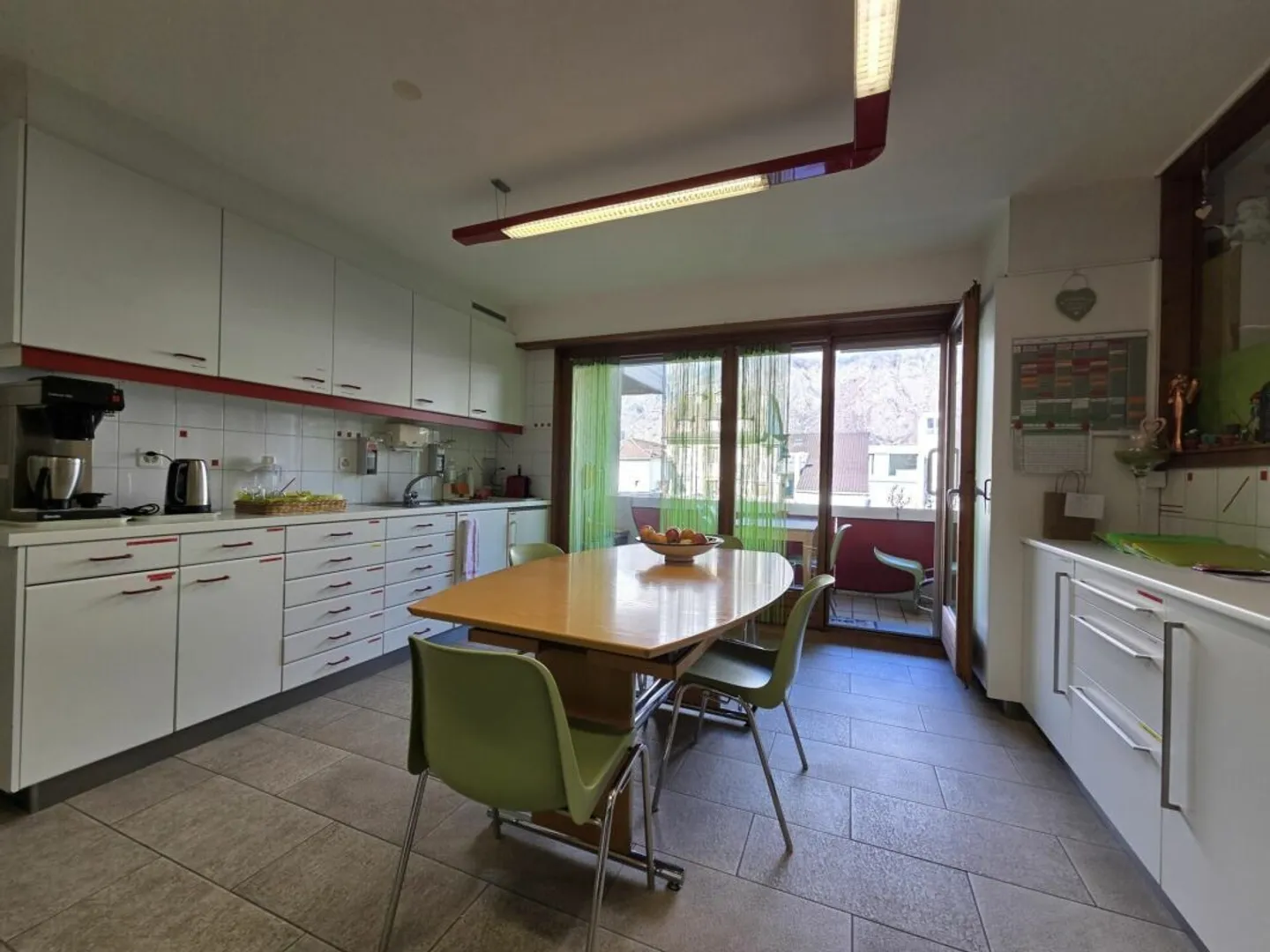 Premises of about 190m2 in the center of Saxon, ideal for medical office - Photo 3 of 9