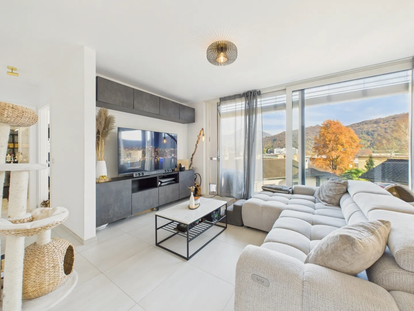 Moderne appartement en attique de 2,5 pièces avec grand balcon, Agno - Photo 4 sur 11