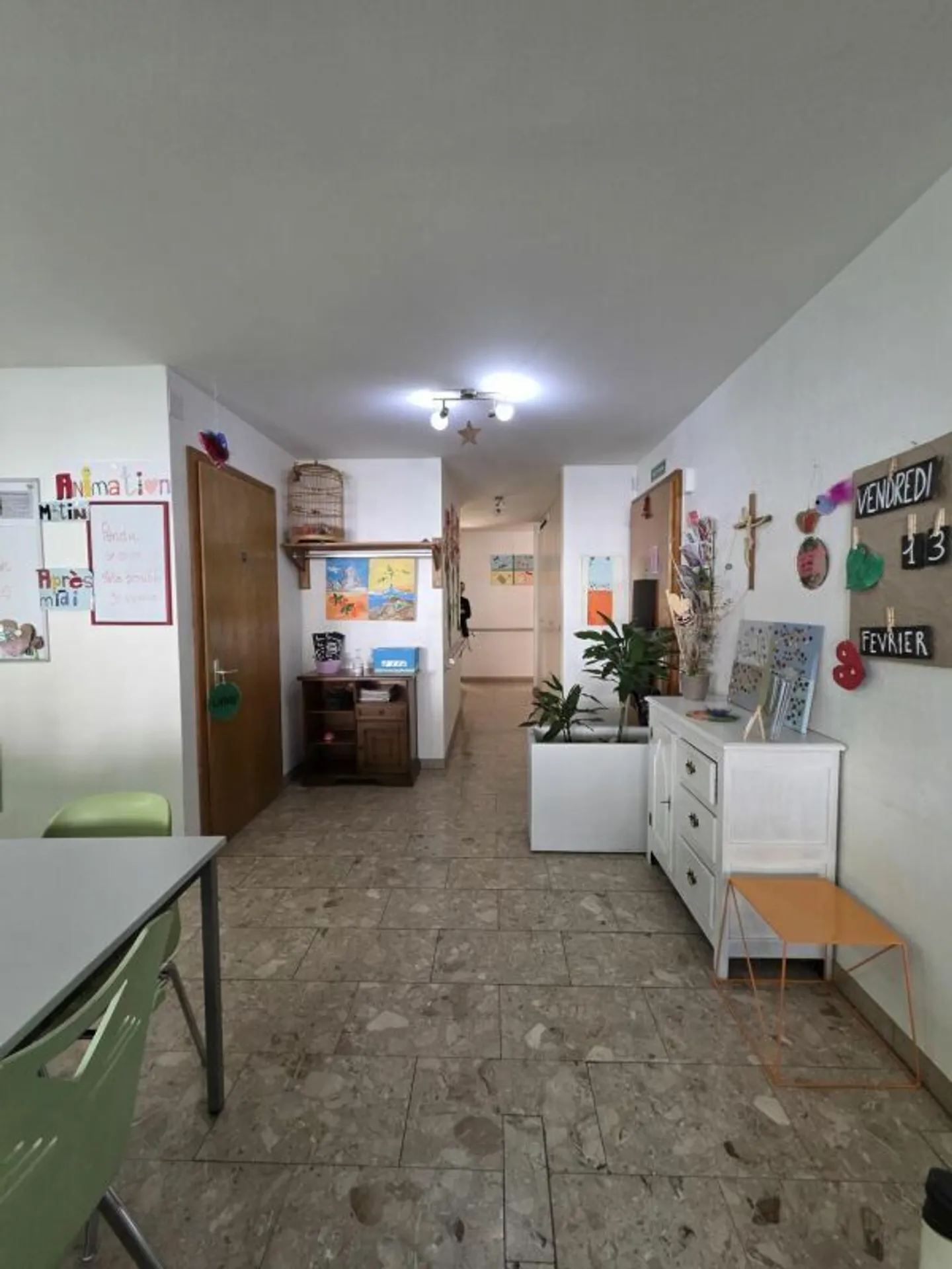 Premises of about 190m2 in the center of Saxon, ideal for medical office - Photo 4 of 9