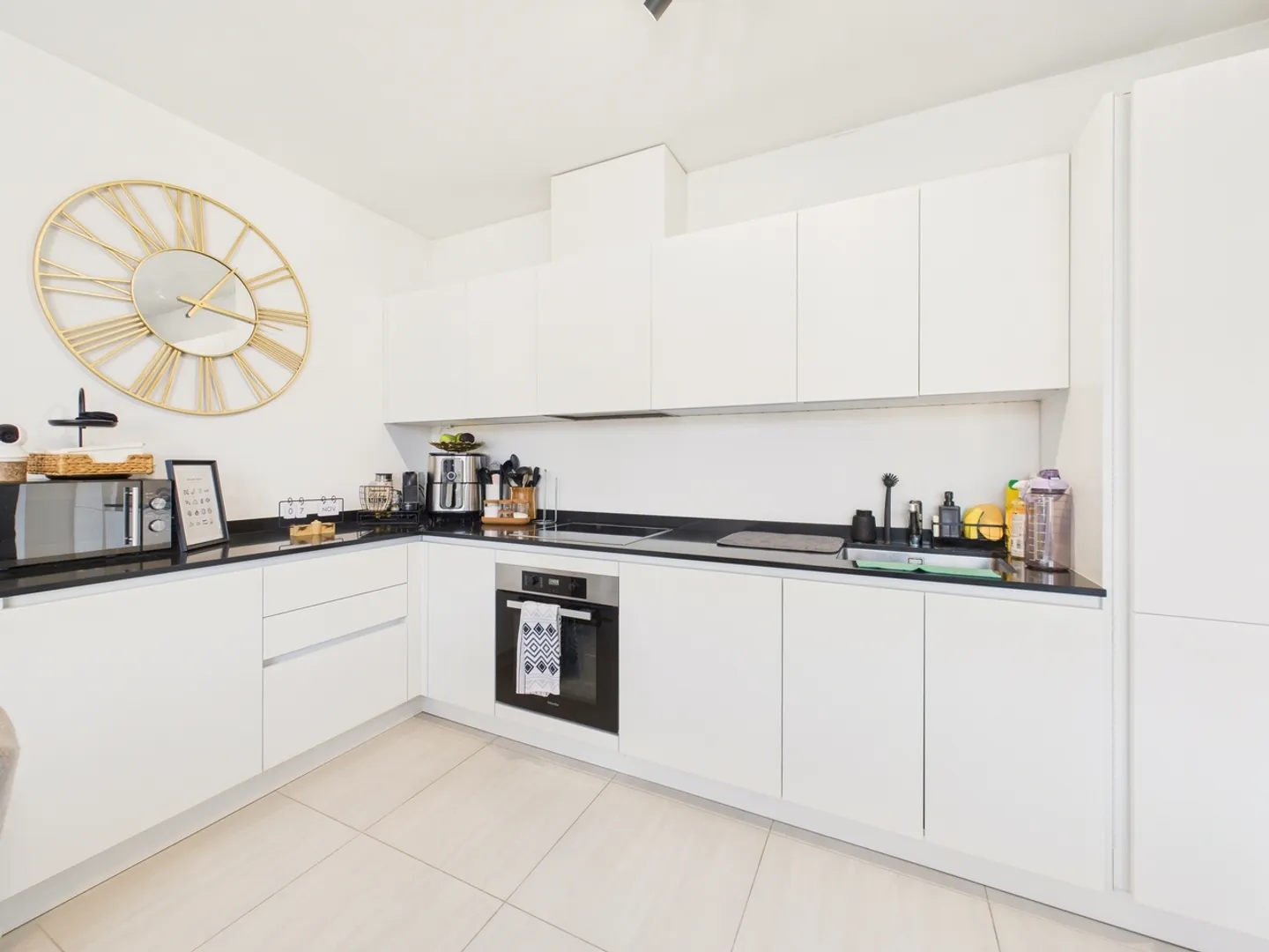 Moderne appartement en attique de 2,5 pièces avec grand balcon, Agno - Photo 5 sur 11