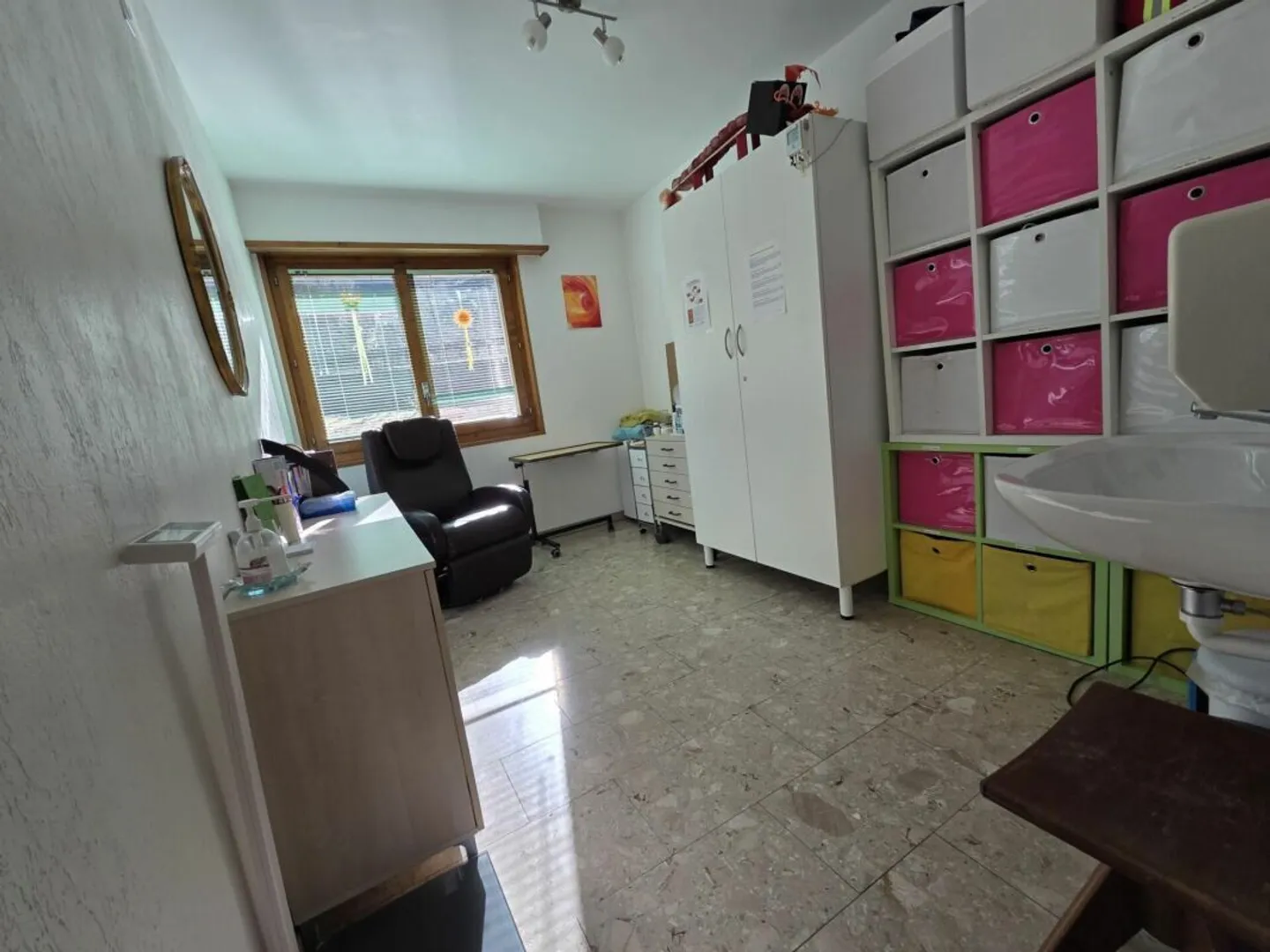 Premises of about 190m2 in the center of Saxon, ideal for medical office - Photo 6 of 9