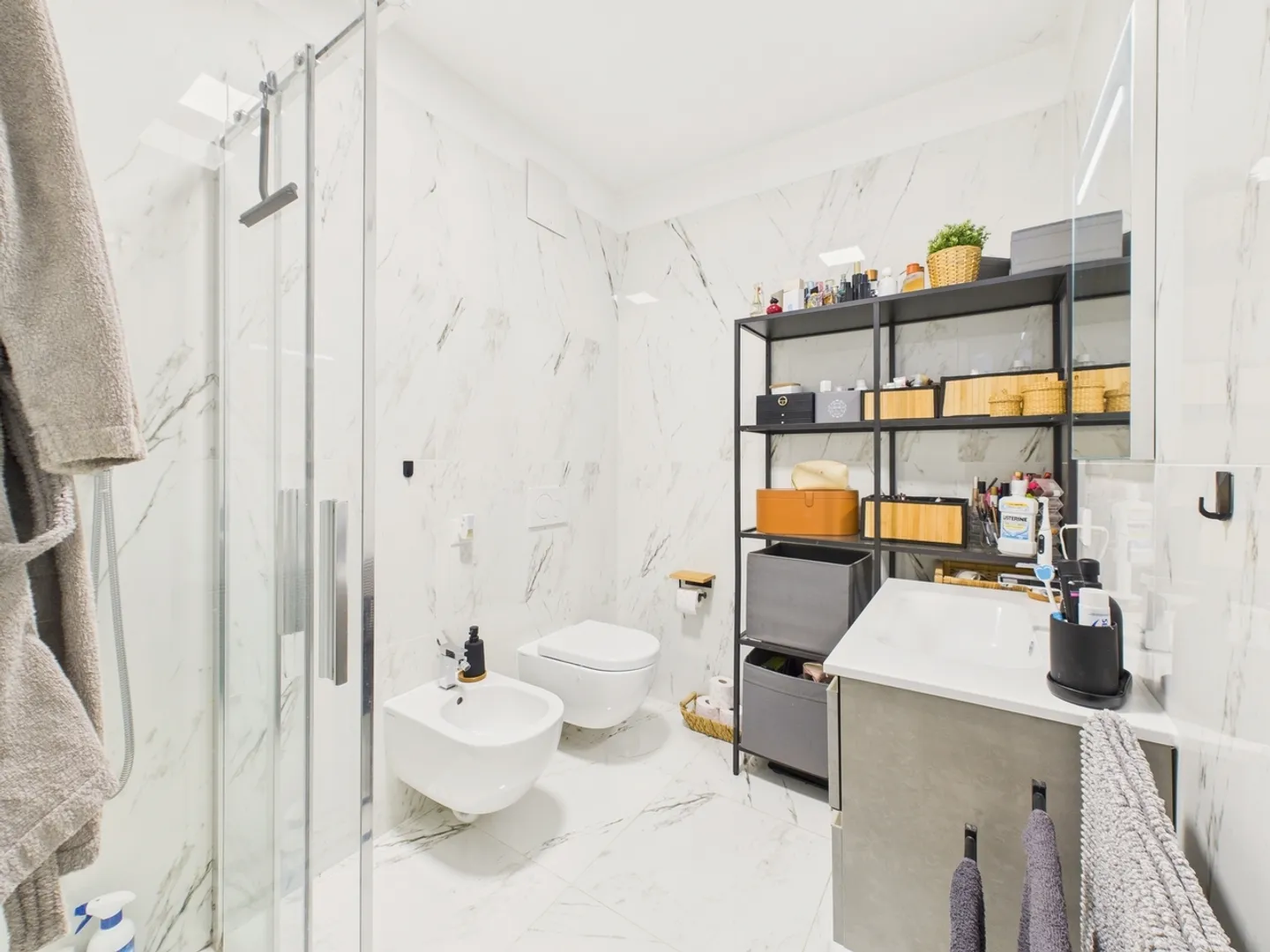 Moderne appartement en attique de 2,5 pièces avec grand balcon, Agno - Photo 7 sur 11