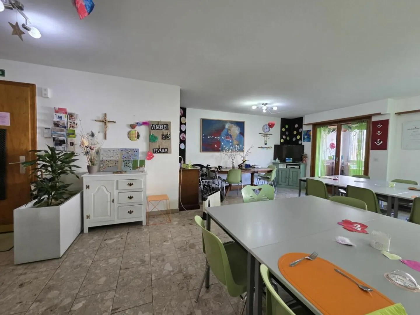 Premises of about 190m2 in the center of Saxon, ideal for medical office - Photo 1 of 9