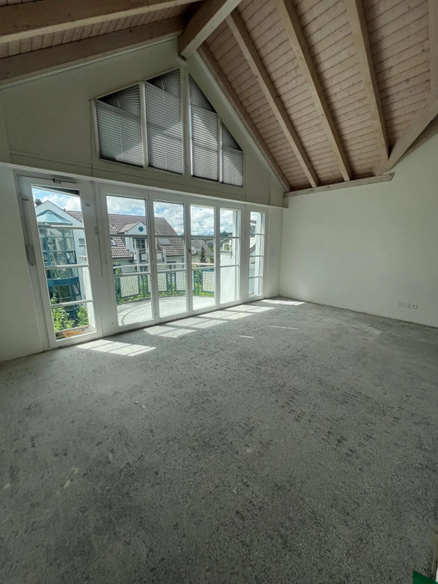 Spacious 3.5-room apartment with fireplace - freshly renovated - Photo 1 of 3
