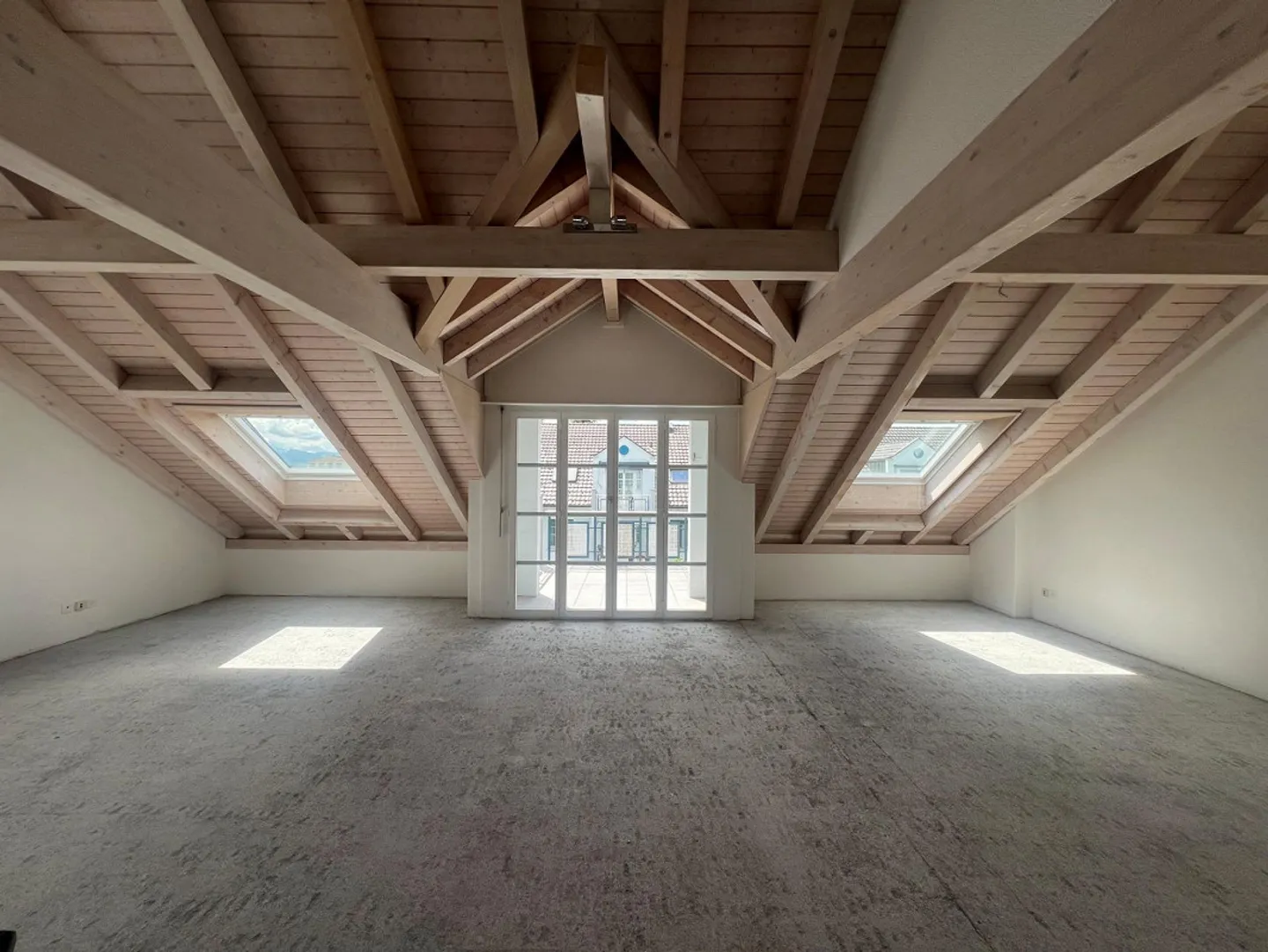Spacious 3.5-room apartment with fireplace - freshly renovated - Photo 3 of 3