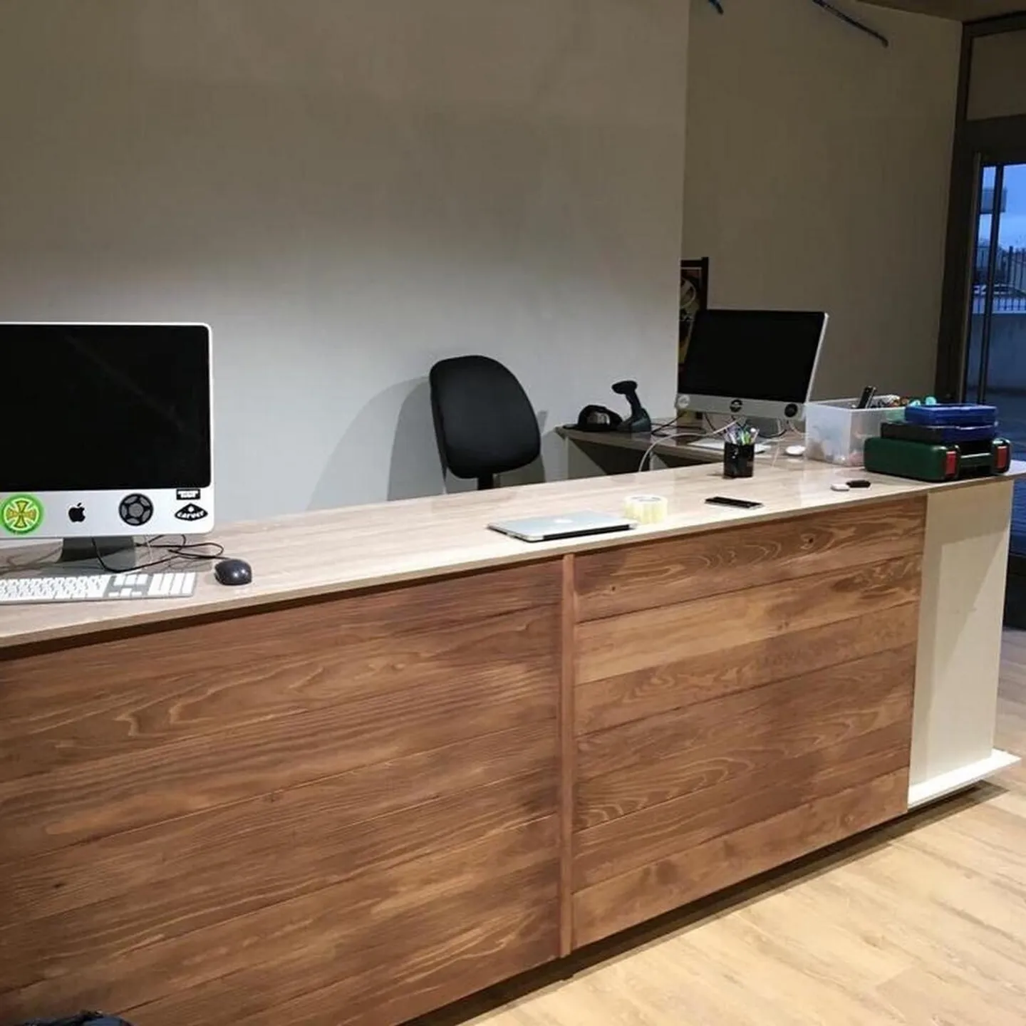 Commercial space of 180m2 in Saint-Sulpice - Photo 2 of 3