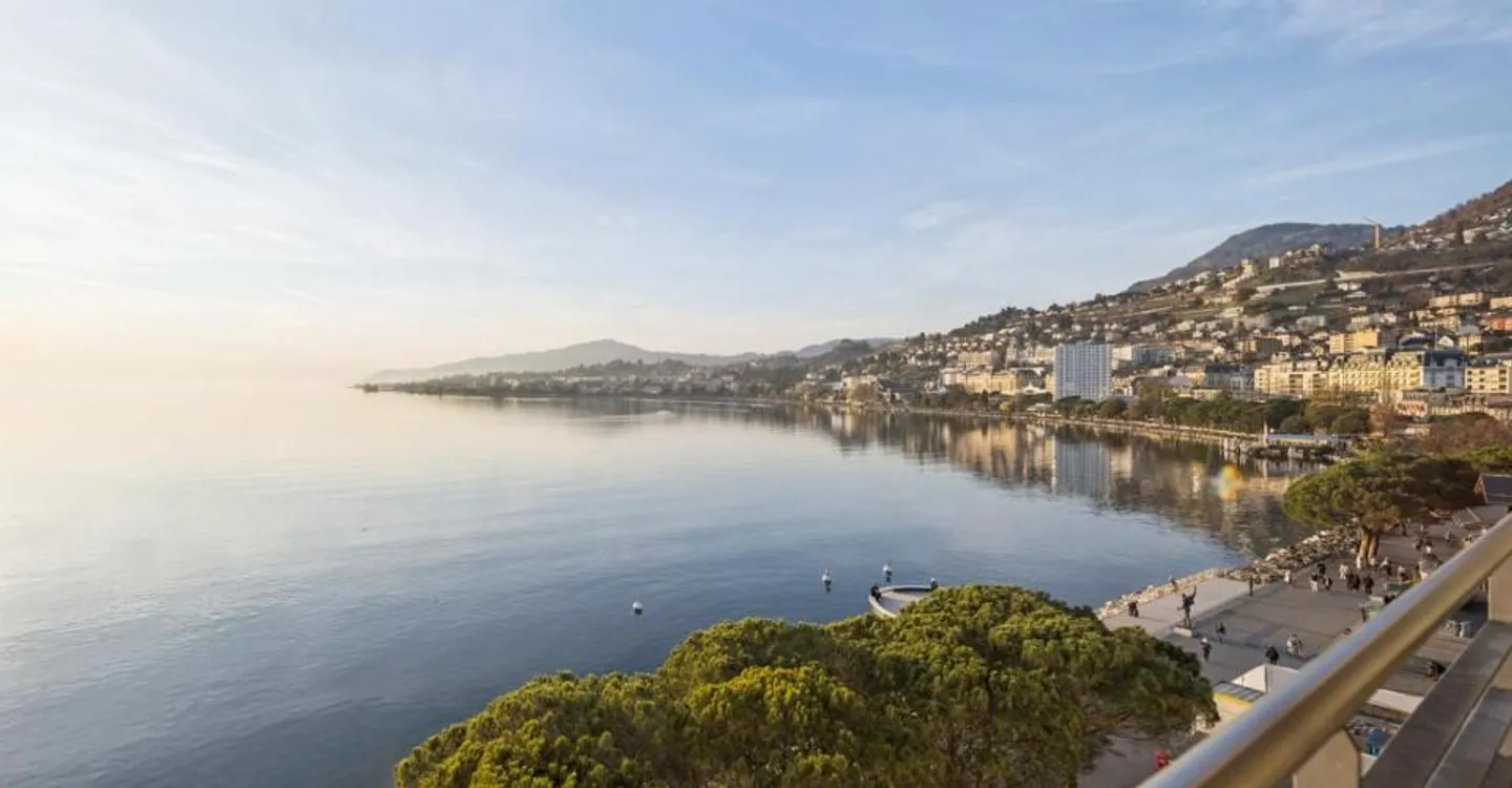 Außergewöhnliche Adresse in der ersten Reihe am See - Foto 1 von 11