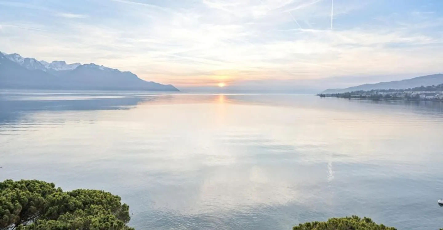 Außergewöhnliche Adresse in der ersten Reihe am See - Foto 2 von 11