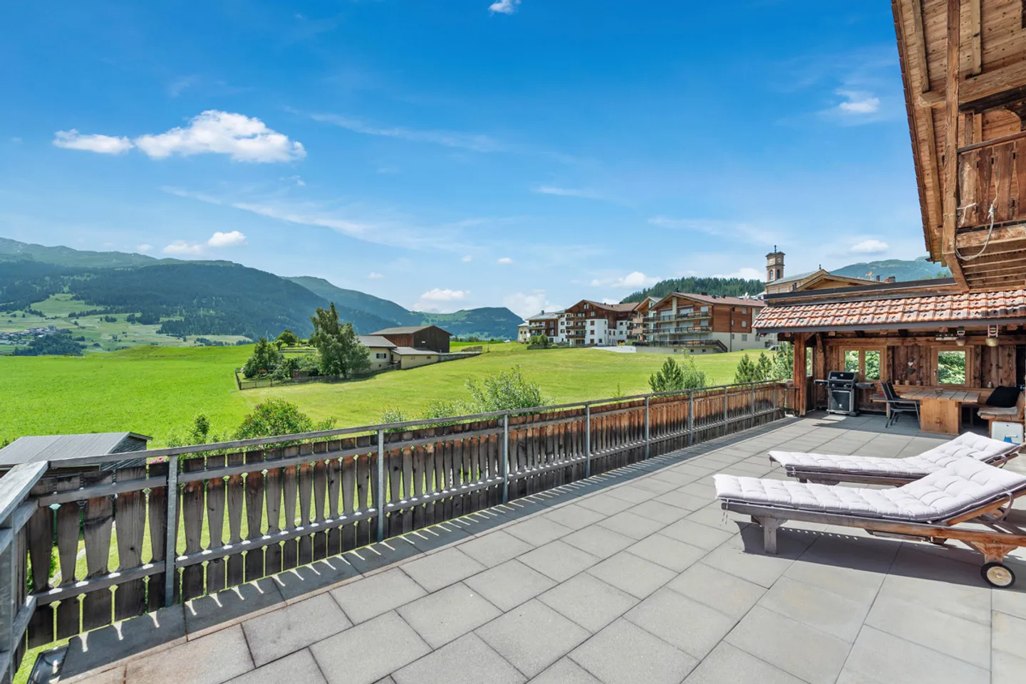 Lantsch/Lenz: Vivere ai margini del villaggio con vista libera sul verde - Foto 3 di 6