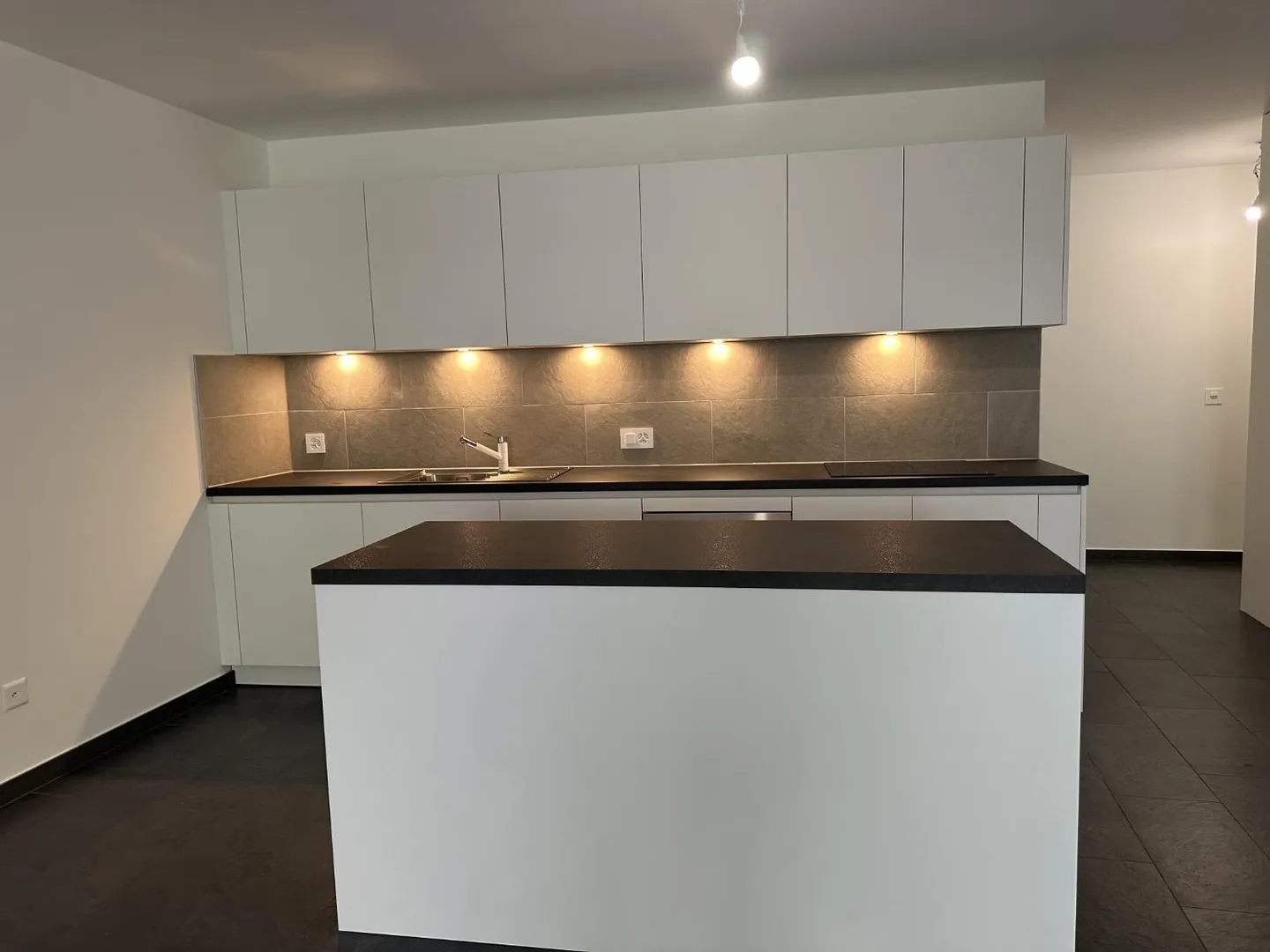 Nouvel Appartement avec Jardin - Photo 2 sur 11
