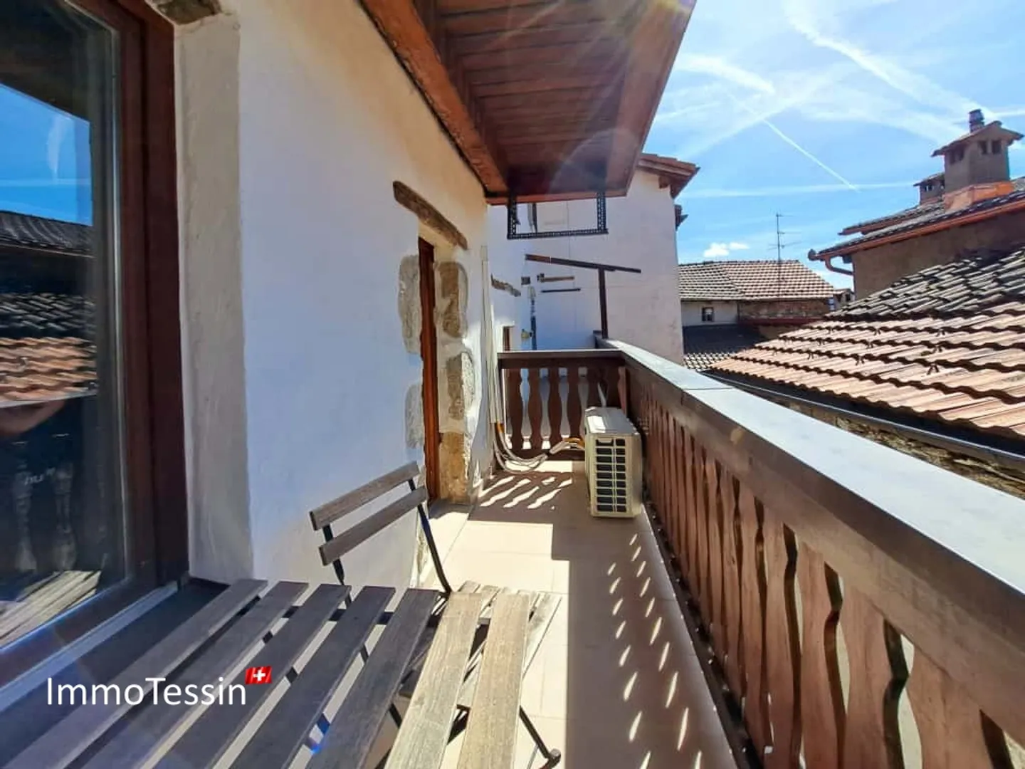 Spaziosa e incantevole casa ticinese Nucleo con 2 appartamenti in una posizione incantevole con vista sulle montagne ticinesi - Foto 4 di 13