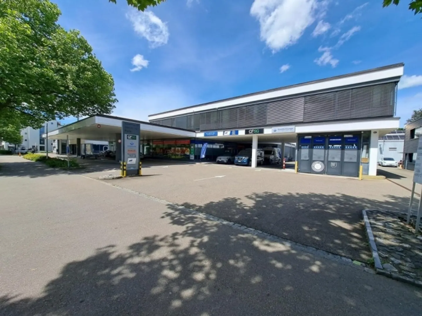 Attractive workplace in a well-connected location - Photo 4 of 7