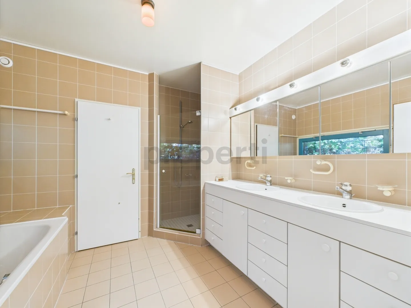 Möbliertes Duplex mit privatem Garten, Terrassen und Doppelbox Plateau de Frontenex - Foto 9 von 13