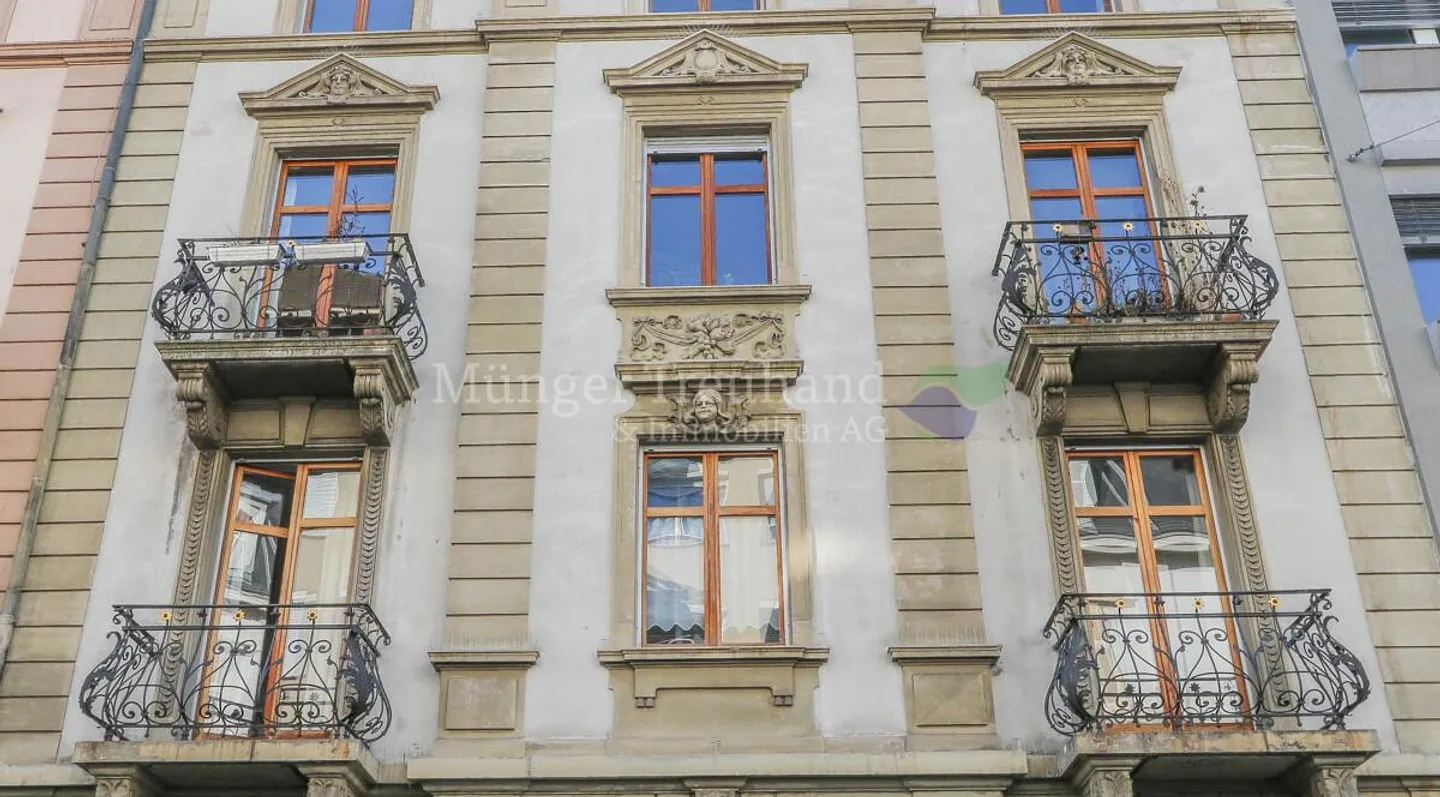 Charming 4-room attic apartment with balcony in Basel - Photo 1 of 10