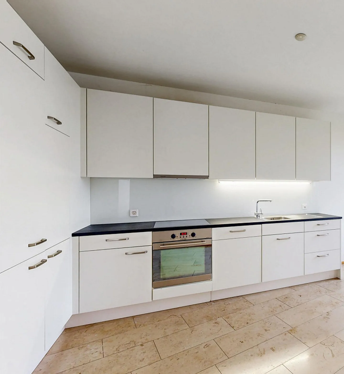 Modernes Apartment mit Balkon - Foto 2 von 7