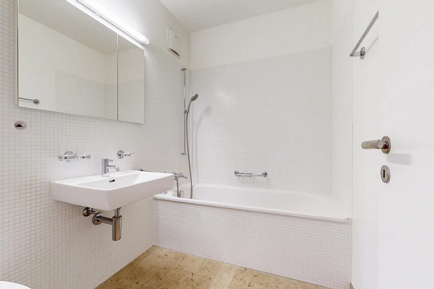 Modernes Apartment mit Balkon - Foto 6 von 7