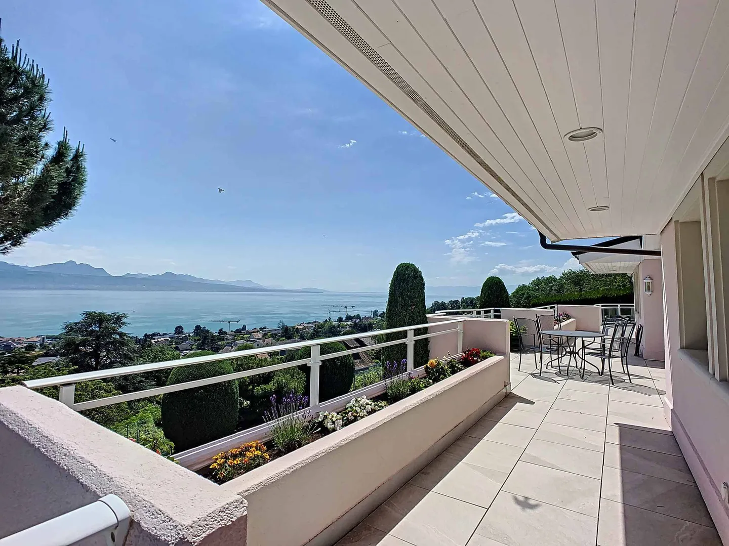 Villa architecte avec vue lac - Photo 1 sur 13