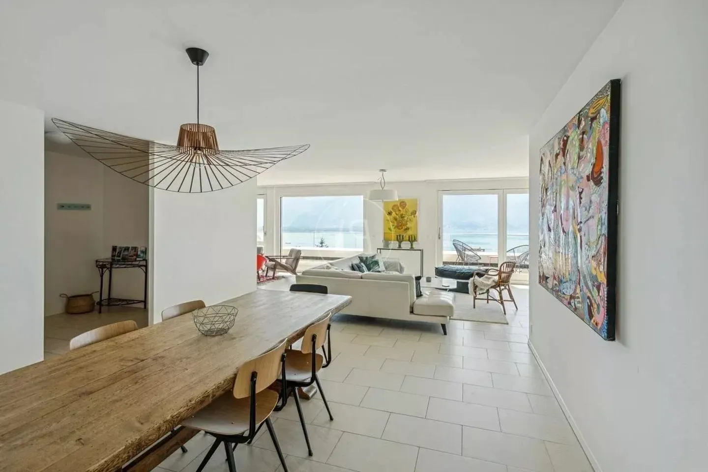 Stunning Penthouse with Lake View - Photo 5 of 14