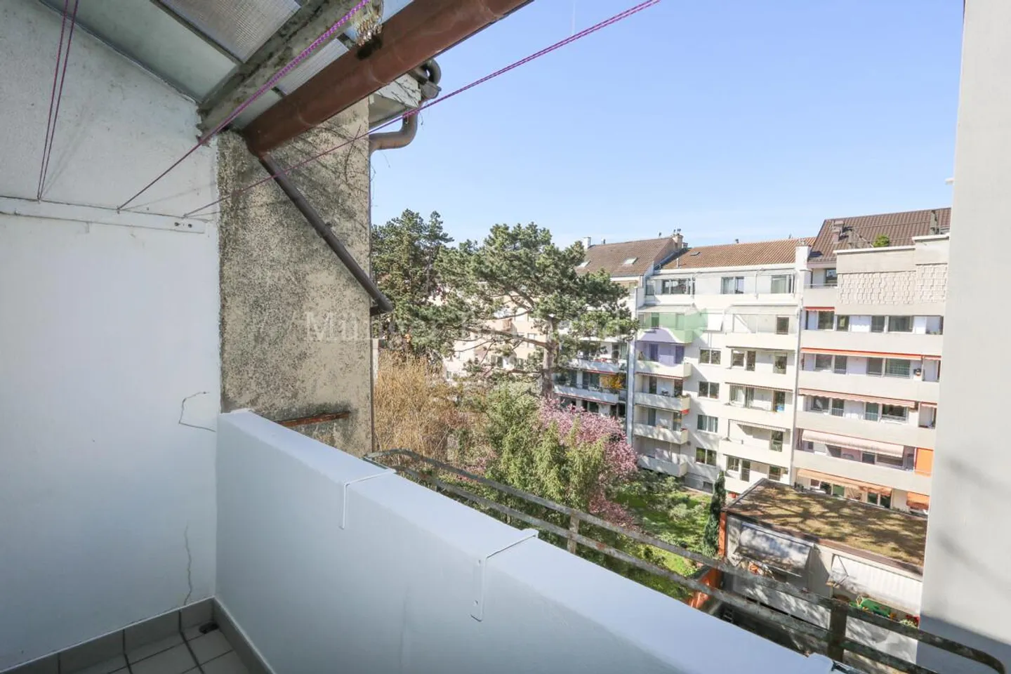 Charming 4-room attic apartment with balcony in Basel - Photo 10 of 10