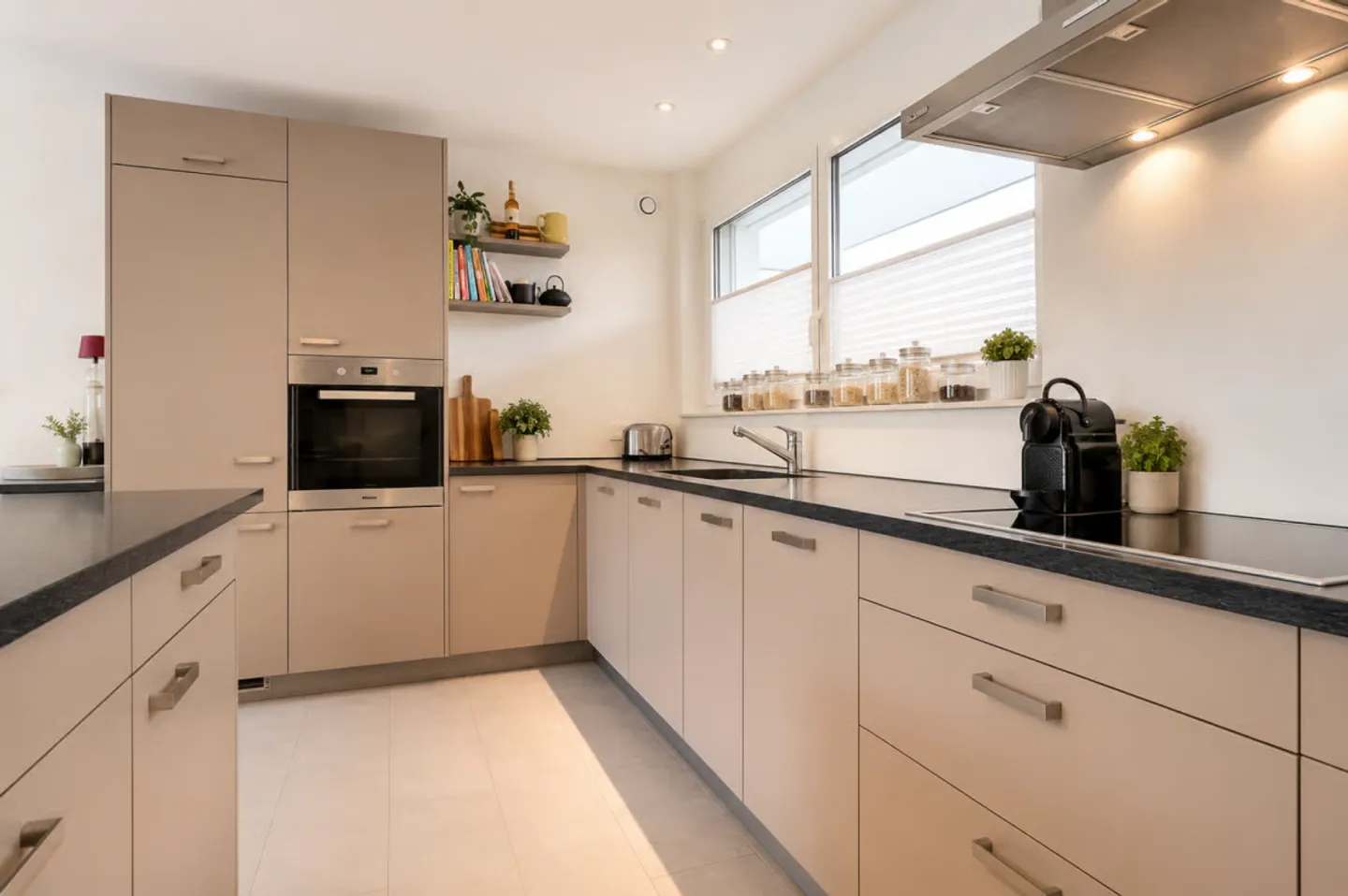 Very large 5.5-room apartment with garden - Photo 3 of 12