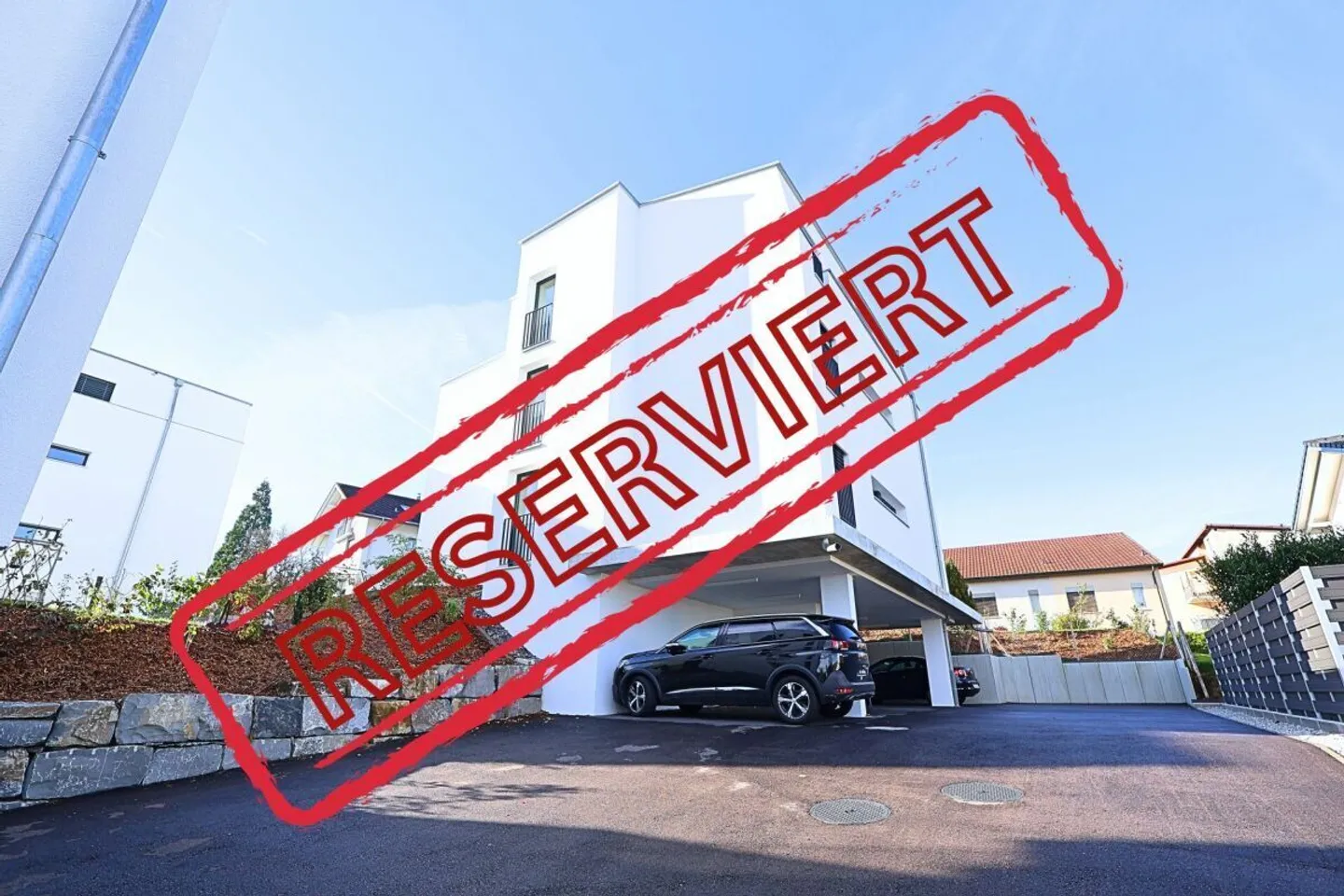 Maison lumineuse de 4,5 pièces dans un emplacement calme à Düdingen - Photo 1 sur 11