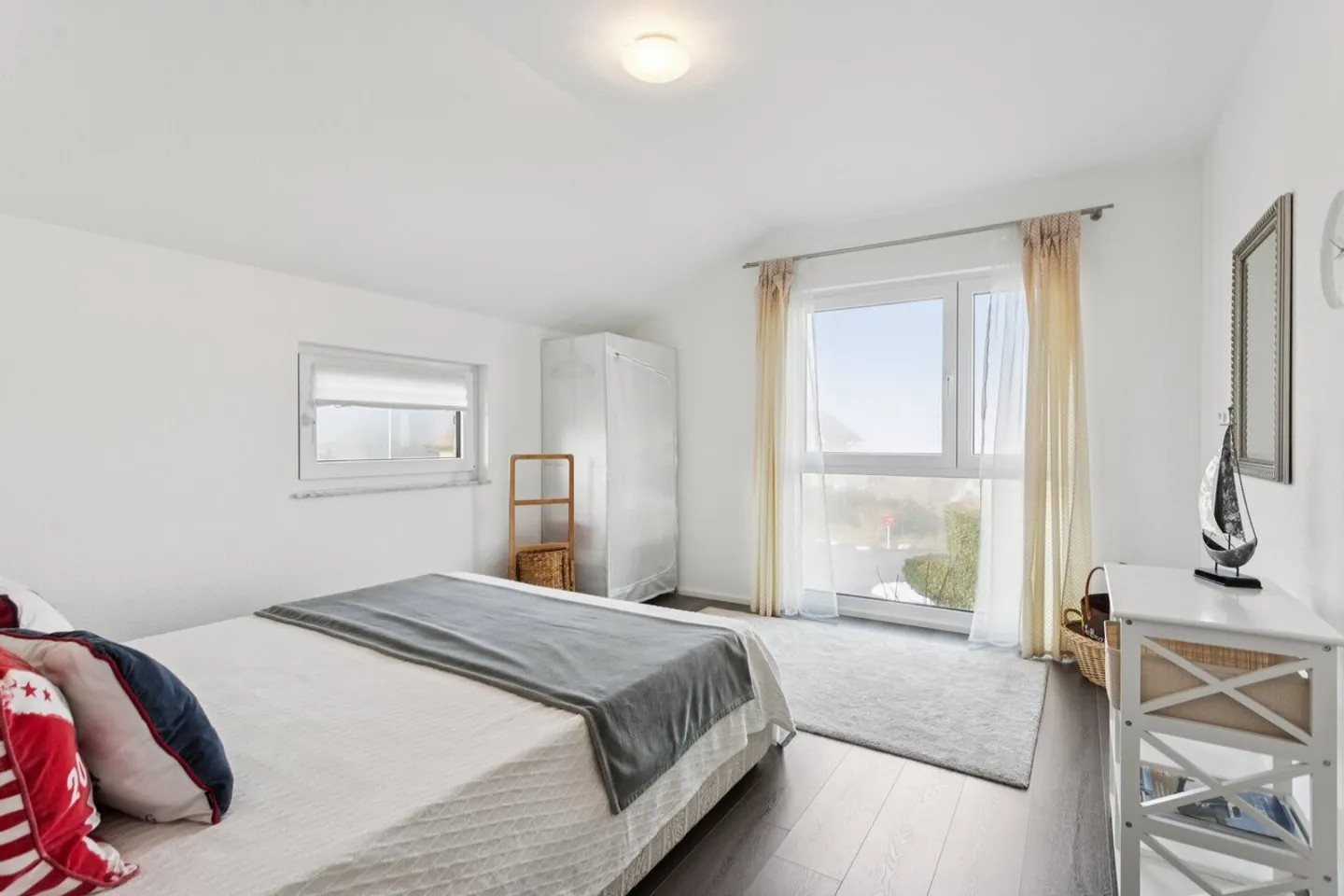 Heart of the Home: Family Villa in Green Surroundings - Photo 10 of 18