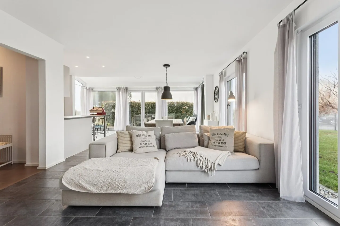 Heart of the Home: Family Villa in Green Surroundings - Photo 5 of 18