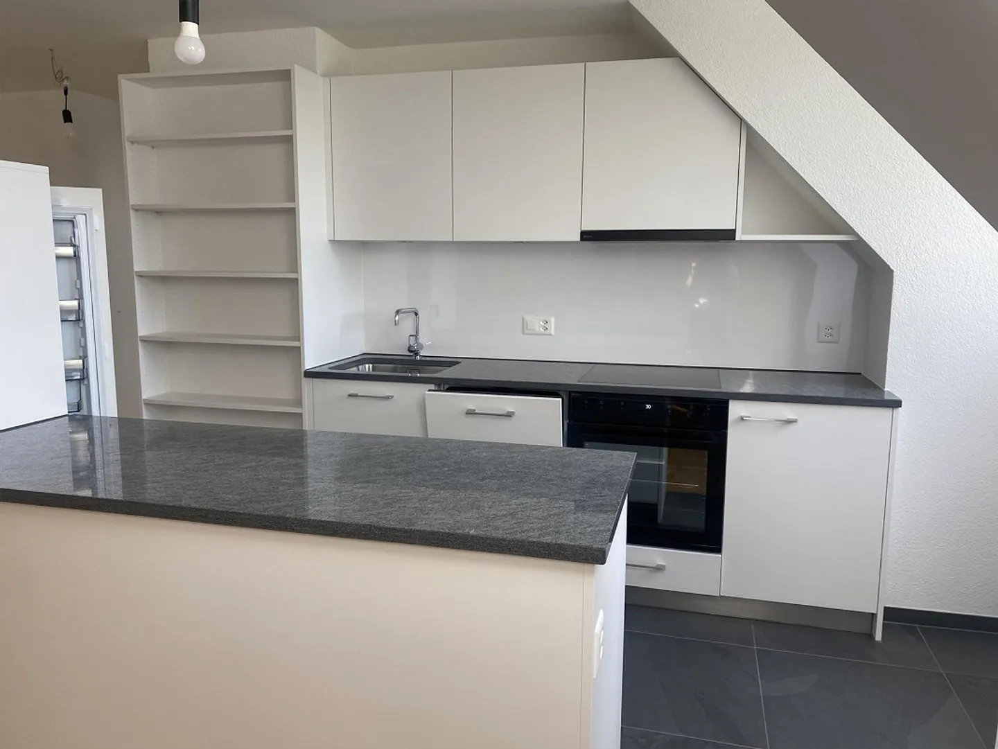 appartement sous les combles, récemment rénové - Photo 2 sur 4