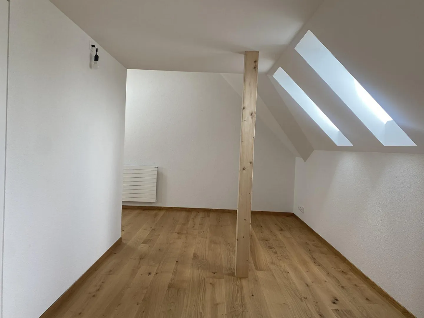 appartement sous les combles, récemment rénové - Photo 3 sur 4