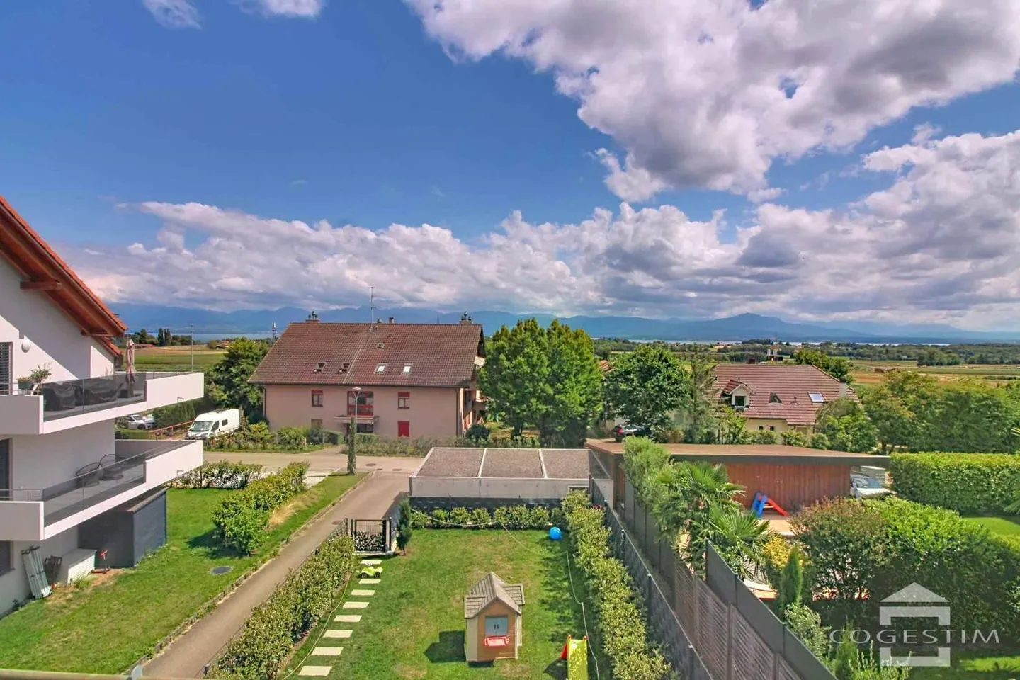 Duplex apartment with lake & Alps view - Photo 13 of 13