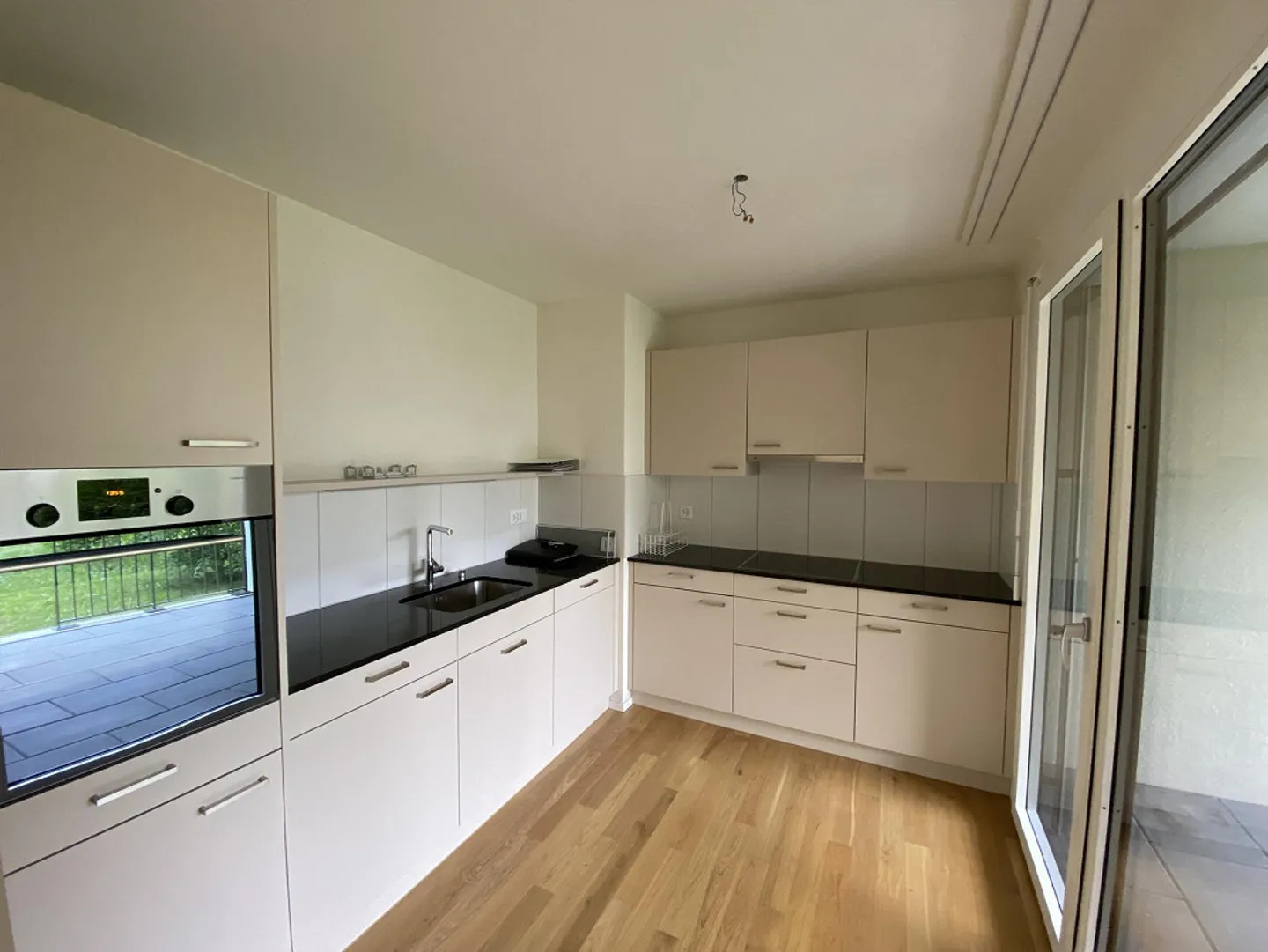 Quiet yet central - 2.5 room apartment on Grudligweg - Photo 2 of 7