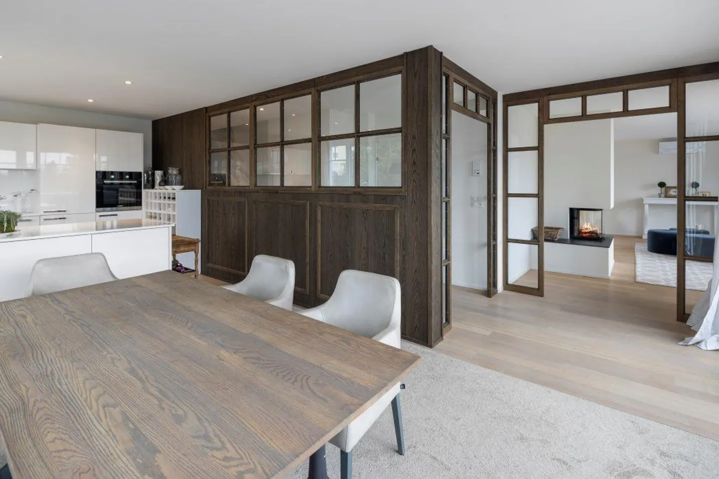 Grande appartement en penthouse avec terrasse sur le toit de 90 m2 dans le quartier Wesemlin - Photo 4 sur 20