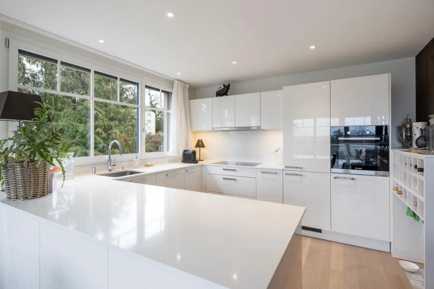 Grande appartement en penthouse avec terrasse sur le toit de 90 m2 dans le quartier Wesemlin - Photo 6 sur 20